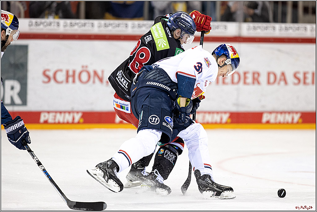 PENNY DEL Viertelfinale 4. Spiel; Duesseldorfer EG - Red Bull Muenchen; Duesseldorf, 16.04.2022